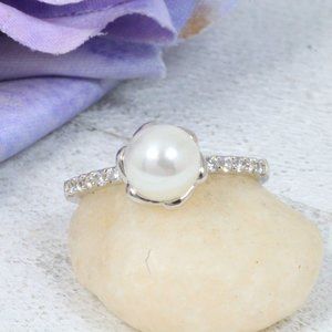 925 Sterling Silver Faux White Pearl & CZ Flower Design Ring Size 7